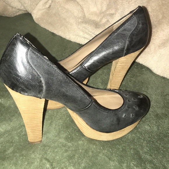 Heels - Picture 2 of 5